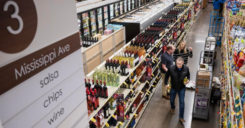Kroger plans to sell Safeway brand in Colorado to prevent merger block