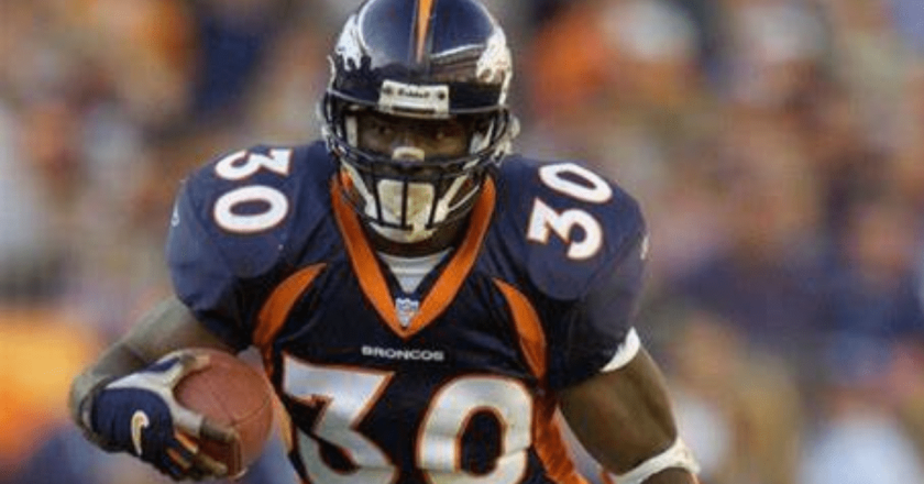 Broncos Hall of Fame RB Terrell Davis allegedly detained by 6 FBI agents over cup of ice on flight